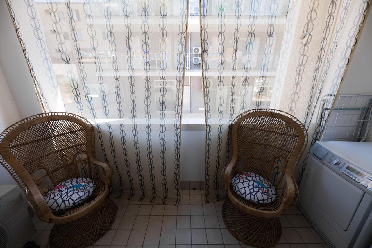 Garda Fantasy Apartment - Jacuzzi เดเซนซาโนเดลการ์ดา ภายนอก รูปภาพ
