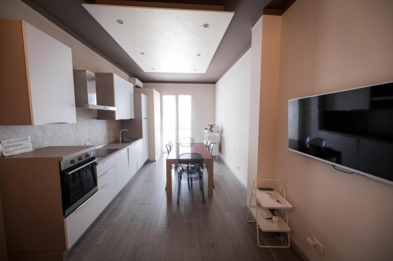 Garda Fantasy Apartment - Jacuzzi เดเซนซาโนเดลการ์ดา ภายนอก รูปภาพ